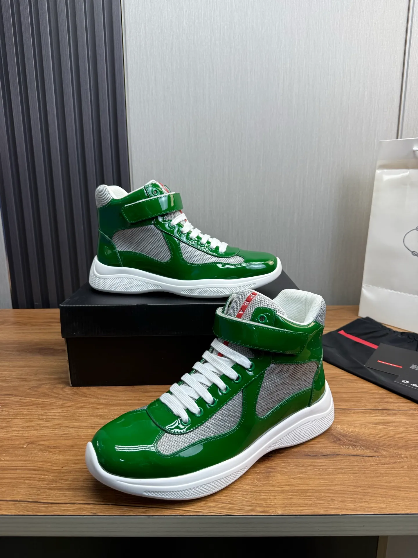 Men's shoes 700💰 [PRADA] Hot selling items🔥Must be recommended every day~~ Official website synchronized, 1:1 high quality shipments✔️ Imported cowhide fabric, cowhide lining, original bottom, high-end airplane box packaging🎁 38-45 (38.45 custom-made, non-refundable)
